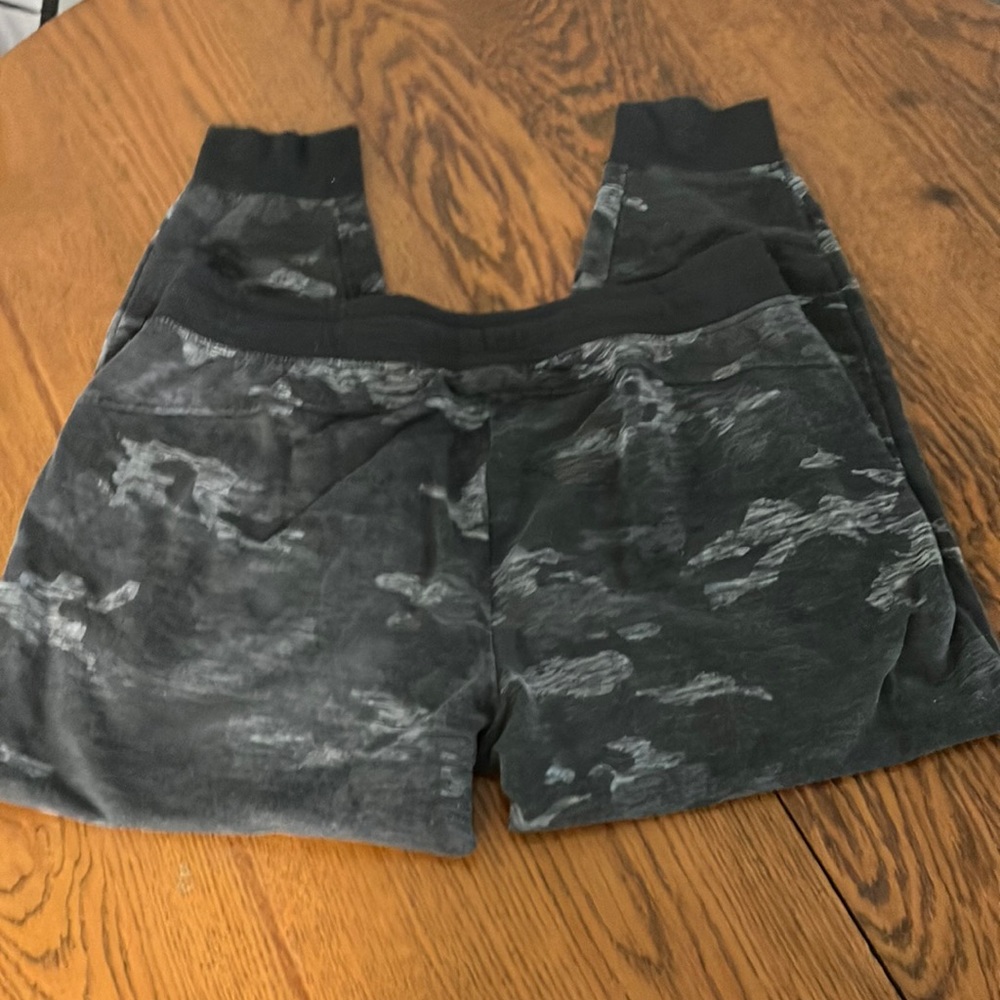 Athletic works camo sweat pants with side pockets size XL in good condition